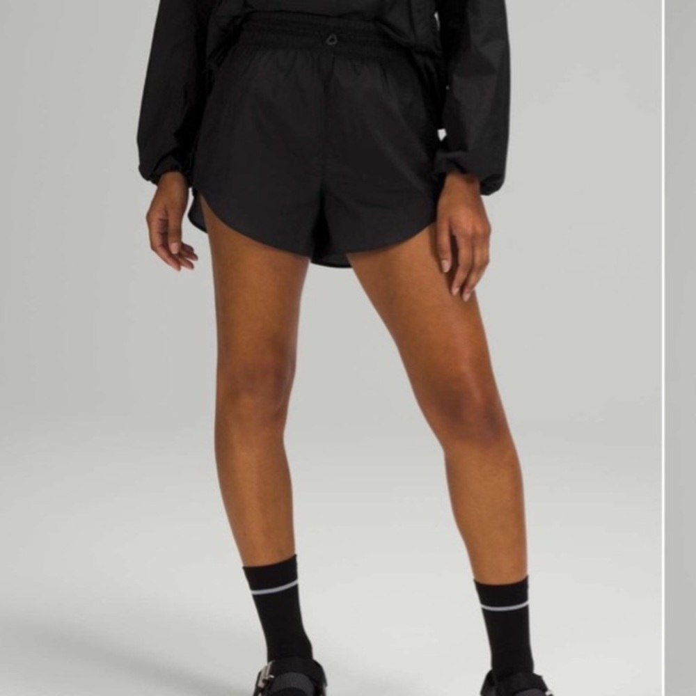 Lululemon Step Out high rise black short 3”, size 4, packable